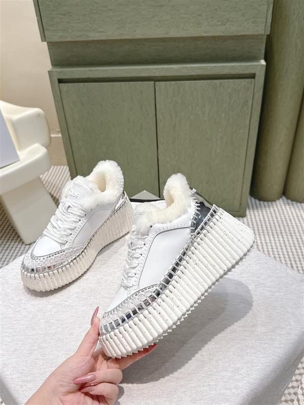 2025112815388861 390